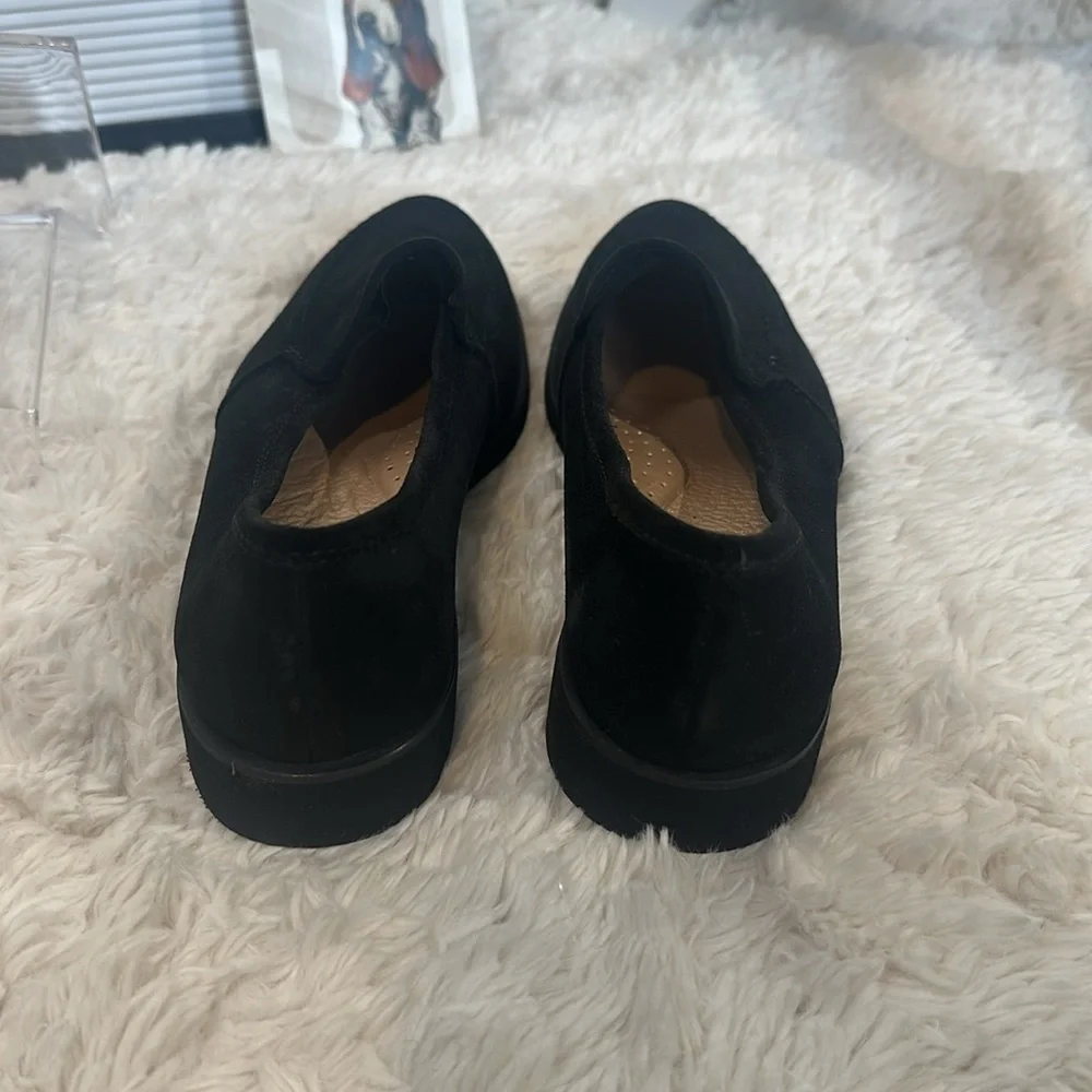1958 Hush Puppies Woman’s Heirloom Suede Black Loafers